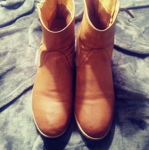 Light Weight Tan Boot